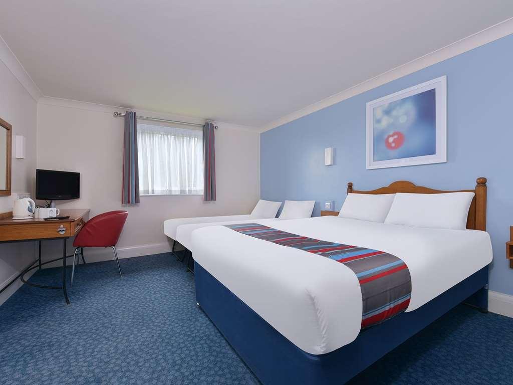 Travelodge Plymouth Roborough Room photo
